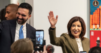 PHOTO — New York Democrat Gov. Kathy Hochul Torched for Wearing Muslim Hijab: ‘Feminist Icon’