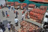 LPG distributors asked to sell cylinders at Rs 2,060 amid alternate-route transport costs
