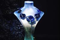 Jewelry artist Feng Ji opens exhibition at Hangzhou's Ma'nao Temple