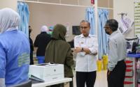 Fahmi Visits Human Graphics Performer At Putrajaya Hospital