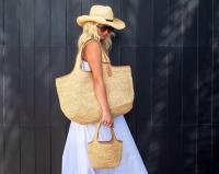 Anya & Niki Unveils Naples Location