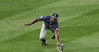 Mariners offense erupts again to claim series win in Boston