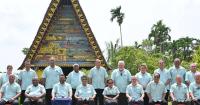 Pacific leaders thrash out stance behind closed doors