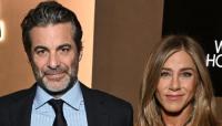 Jennifer Aniston interviews Jim Curtis as he reveals 'shameful' medical condition at book launch