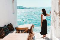 Study: Greek Tourism Booms in 2019-2025 with Record-High Arrivals, Receipts
