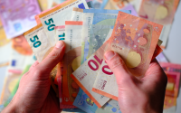 Spain’s minimum wage rises by just €37 a month as Europe’s biggest increases soar