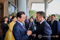 (LEAD) Lee to visit France next week for summit with Macron
