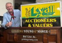 ‘It’s a lifestyle not a job’ - Bargain Hunt expert on 40 years in the auction room