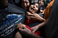 How this photo showing ICE officers separating a family came to define the world’s best photojournalism contest 