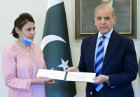Pakistan’s PM honors Christian nurse who risked her life to save infant
