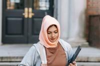 Zurich parliament backs headscarf ban in public schools
