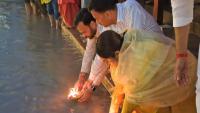 Suriname Envoy Hanisha Jairam Seeks Blessings at Haridwar's Ganga Aarti