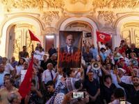 Tunisia arrests journalist amid crackdown on government critics