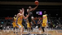 Sydney Kings beat Breakers 95-74 as new coach Gordon Herbert misses pre-season opener