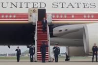 Trump to use Qatari plane for international trip despite security worries