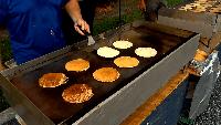North Carolina Apple Festival kicks off with Kiwanis breakfast in Hendersonville The Hendersonville Kiwanis Club served pancakes, eggs, bacon and baked apples after welcoming early crowds ahead of the 80th North Carolina Apple Festival.