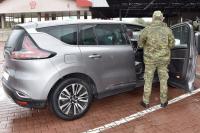 "Half of the 'clunkers' from Brest here have holes taped up with scotch tape." What can be checked in a car at the Belarusian-Polish border and when will they turn you back?