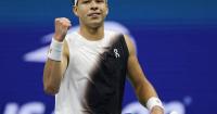 Local hope, defending champ reach US Open fourth round