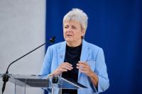 “Condescending” Remarks About Teachers Prompt Calls for Education Minister’s Resignation