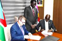 Government signs currency management deal with De La Rue