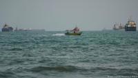 Iran responds to the U.S. with attacks on aircraft carriers and vessels in the Strait of Hormuz