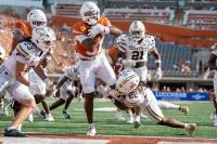 Texas football utilizes new weapons in dominant win over Texas State