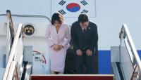 Lee departs for summit with Macron in state visit to France
