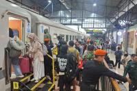 KAI adds extra Semarang-Jakarta train amid Anak Krakatau eruption