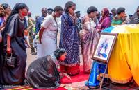 Uganda blocks DRC mourners from King Oyo burial