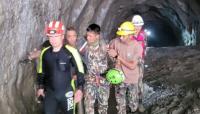 Chinese survivor rescued in search for 9 Koreans still missing 12 days after Nepal floods