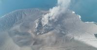 Indonesia shuts airports, some schools as Anak Krakatau volcano erupts