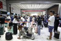Volcanic eruptions strand 170,000 at Indonesian airports