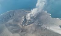 Volcano eruption leaves 170,000 passengers stranded and hundreds of flights cancelled in Indonesia