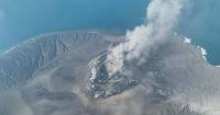 Anak Krakatau eruption halts Indonesia flights, schools