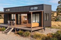 Australia's Peregian tiny home fits 3 bedrooms without giving up mobility
