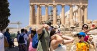 Tourists from the U.S. visiting Greece spend more money per head than Europeans do, according to recent financial figures from the Bank of Greece.
