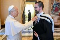 Put human dignity at heart of education, Pope tells Oxford students and staff
