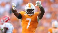 Tennessee LB Arion Carter donating to cancer research with each tackle