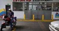 U.S.-investigated billionaire wins Pentagon oil deal