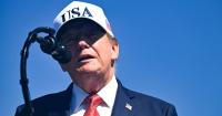 Trump arrives in Ireland amid protests and tension over Iran and Israeli settlements
