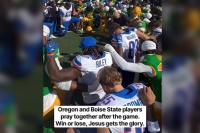 Oregon, Boise State Players Gather for Prayer After Close Game