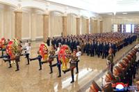 N. Korean cadres, officials pay tribute to late former state leaders on founding anniv.