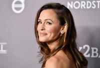 Just In! Jennifer Garner Found the Sleekest, Richest-Looking Fall Sneakers — Copy the Look for $37
