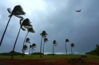 Hurricane Lowell lashes Hawaii’s western islands