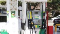 Australian shares slump as bank sell-off and oil fears offset mining boom