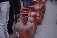 Minister orders immediate arrangements for cross-company LPG cylinder exchange in Kathmandu Valley