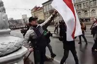 Do you remember the Minsk resident who saved a flag from under the feet of riot police in 2017 — at the cost of his freedom? Now he, a former political prisoner, needs help