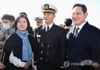 Samsung Electronics chairman to buy 1.9 tln won worth of shares from mother