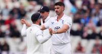England dominate to put pressure on Pakistan