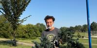 Kansas City park volunteers work to keep green spaces clean